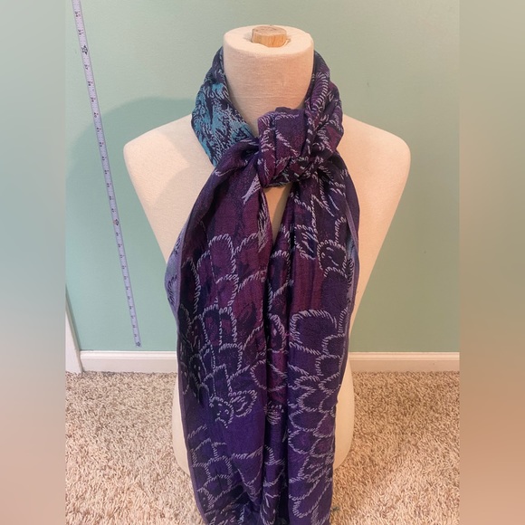 🔥NWT🔥Collection Eighteen Women’s scarf❄️ - Picture 1 of 9